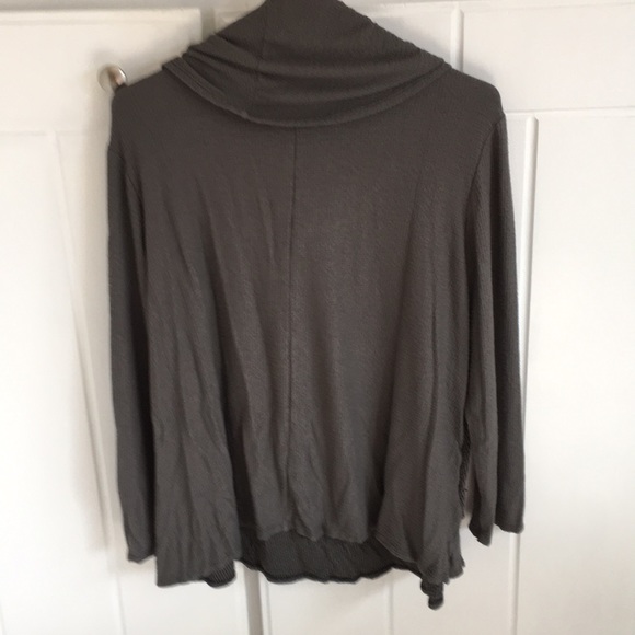 Dark gray and black accented Boutique top - Picture 4 of 5